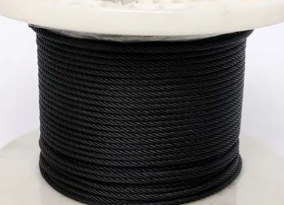 Как гарантируются коррозионная стойкость и срок службы троса из нержавеющей стали?